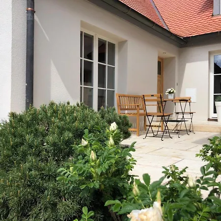 Petite Retreat